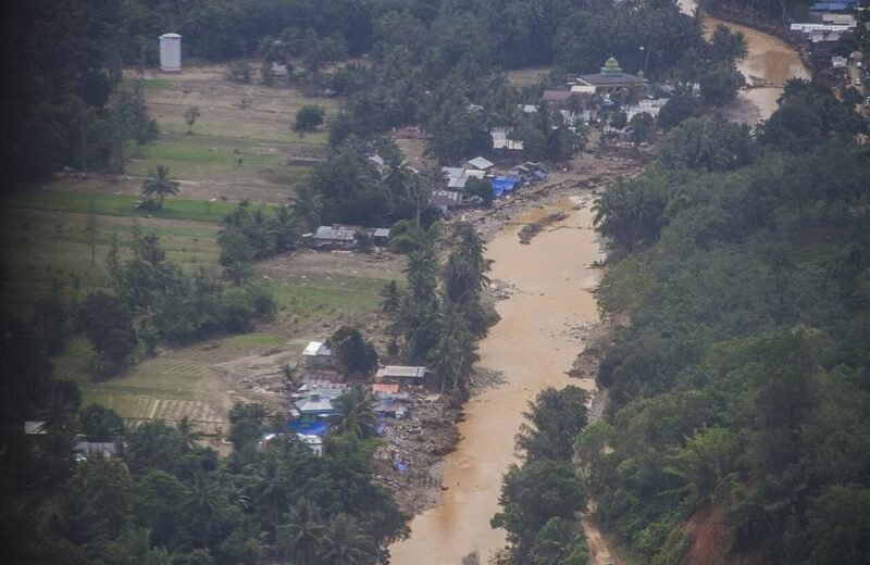 Banjir Rendam 5 Kecamatan di Kapuas Hulu, Ribuan Warga Mengungsi
